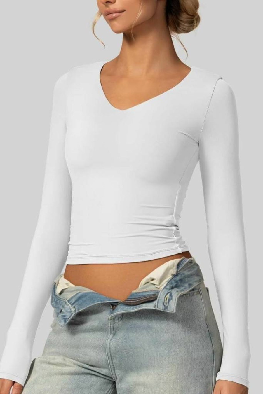 Vertvie Women's Fitted V-Neck Long Sleeve T-Shirt - Slim Basic Top for 2024 Trendy Outfits